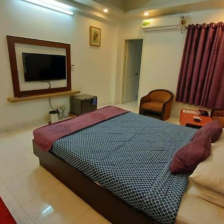 Center Point Apartment Дакка Екстер'єр фото