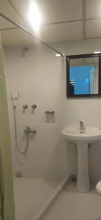 Center Point Apartment Дакка Екстер'єр фото