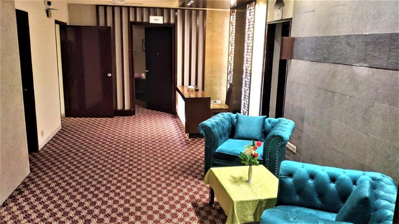 Center Point Apartment Дакка Екстер'єр фото