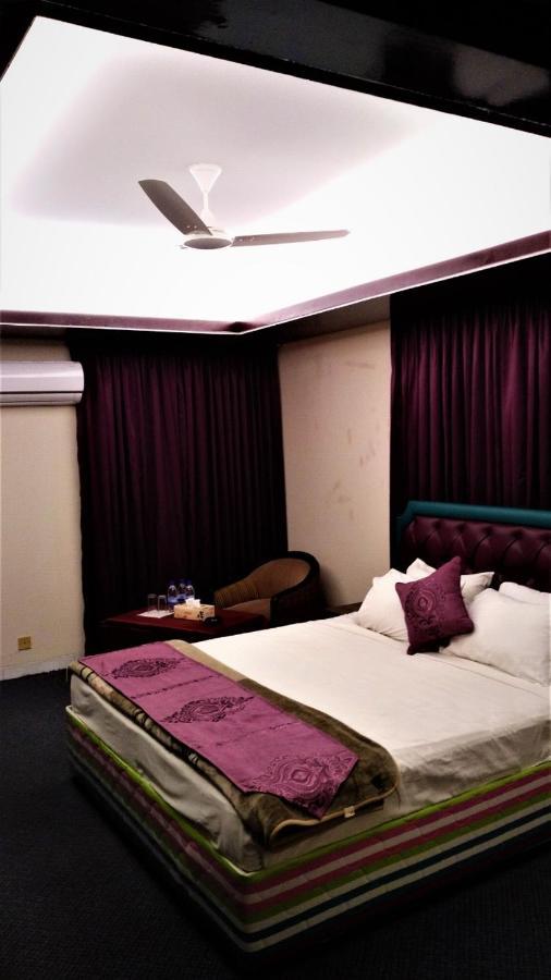 Center Point Apartment Дакка Екстер'єр фото
